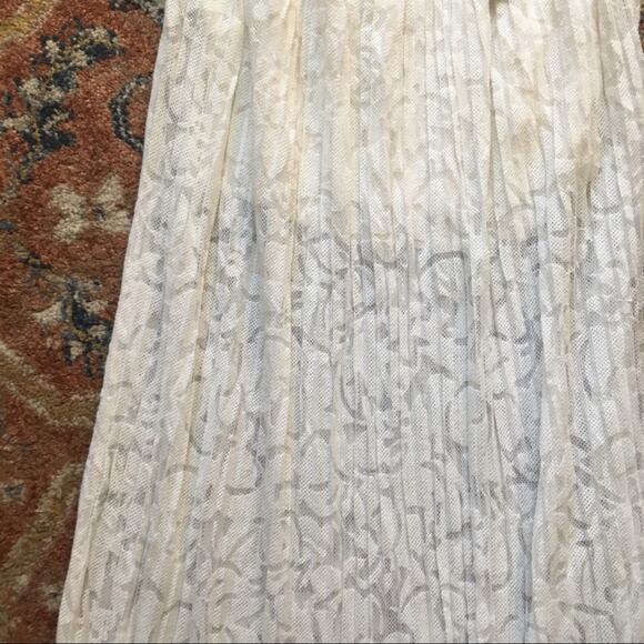 Theory ‘Delva’ Pleated Burnout White Maxi Skirt - Picture 3 of 5